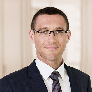 Dr. Tony Beyer